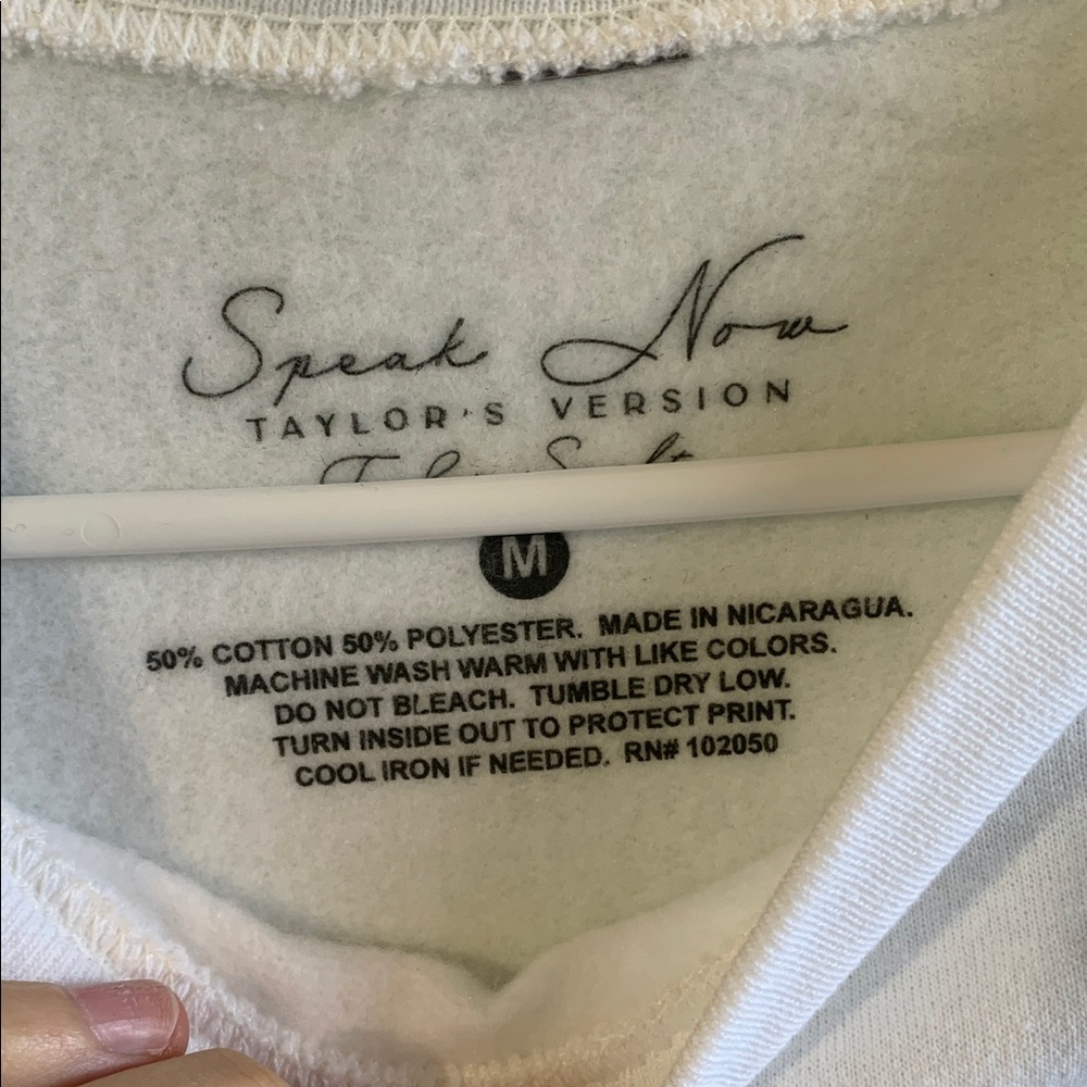 Taylor Swift Speak Now Pull Over Sweater - Women’s size Medium Color - Picture 6 of 7